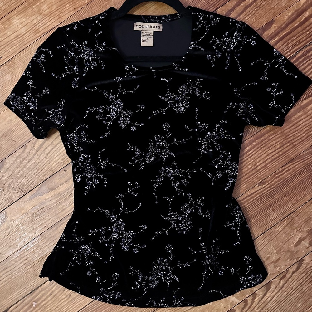 Vntg Black Top • Sparkling Floral Stitching ♡